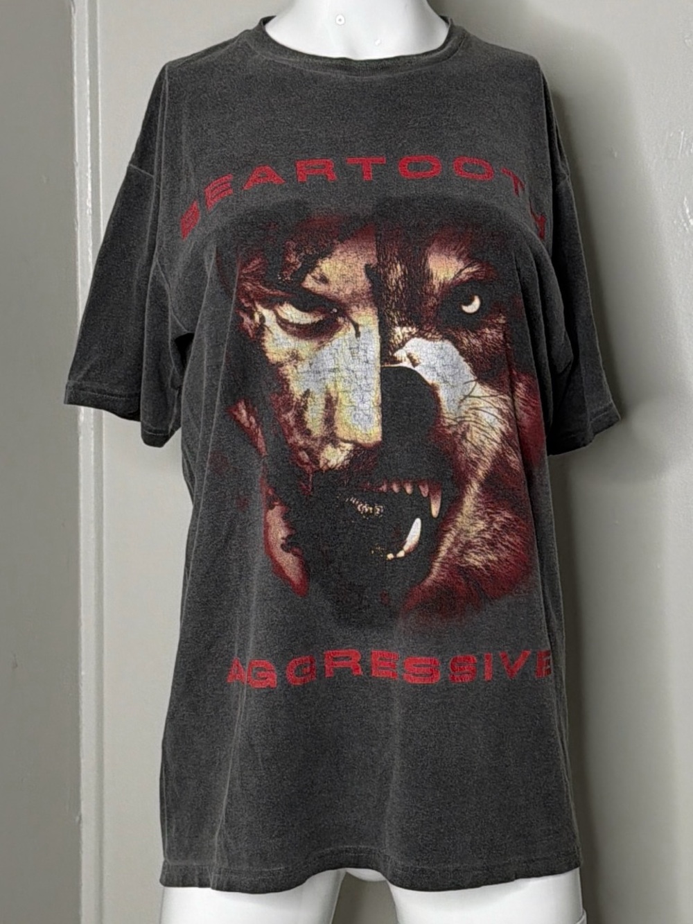 Redbull Beartooth Aggressive T-Shirt Charcoal Graphic Wolf Tee Vtg M